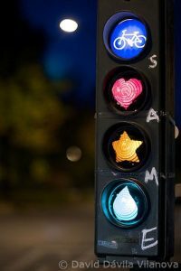 Traffic light with images