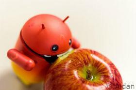 Android logo looking at an apple